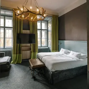 Saint Shermin & Champagne Hotel