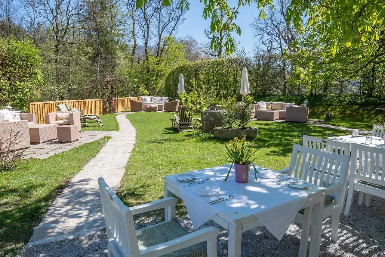 Der Schlosswirt Zu Anif - Biedermeierhotel Und Restaurant Hotel