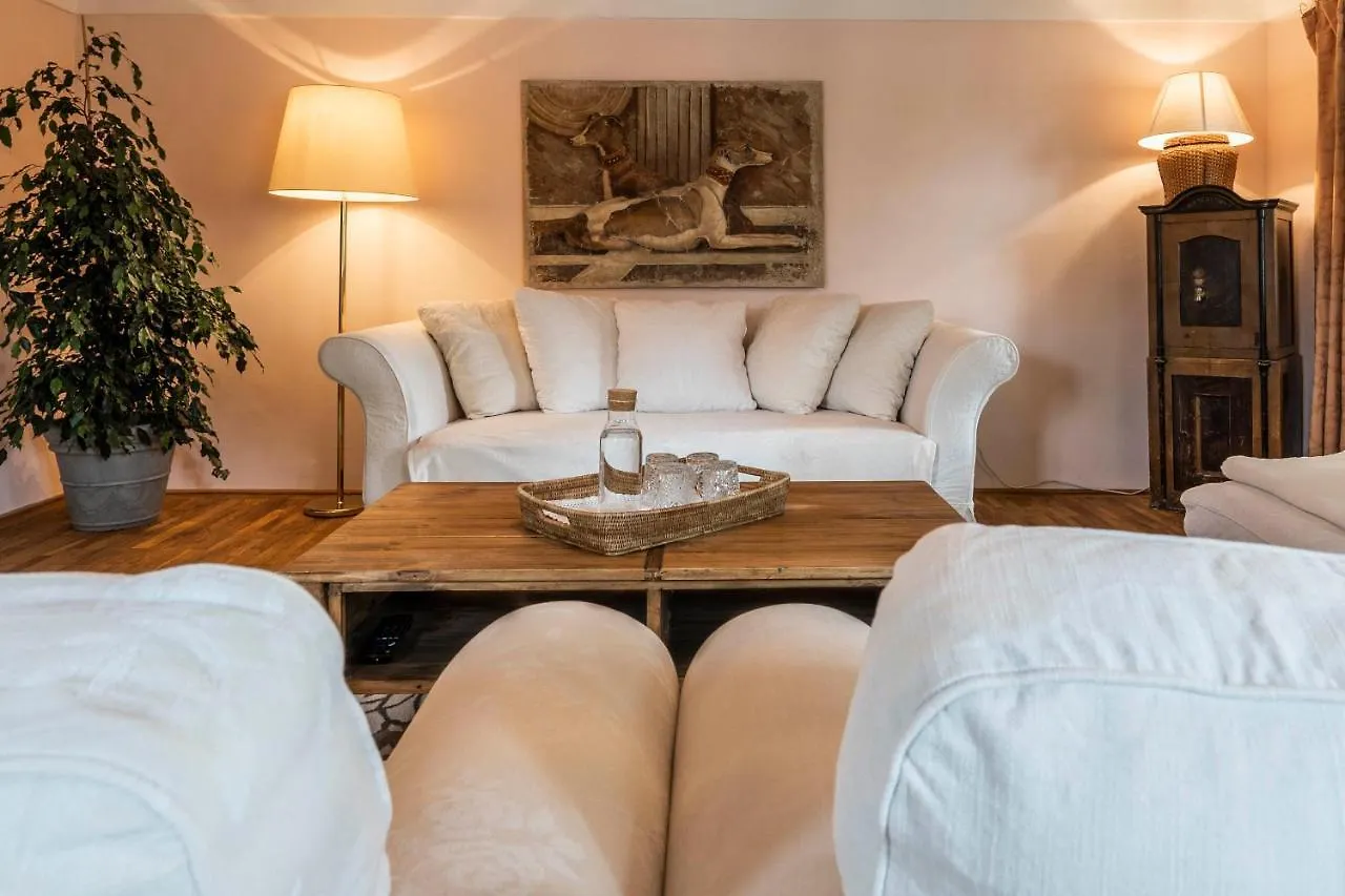**** Hotel Der Schlosswirt Zu Anif - Biedermeierhotel Und Restaurant Austria