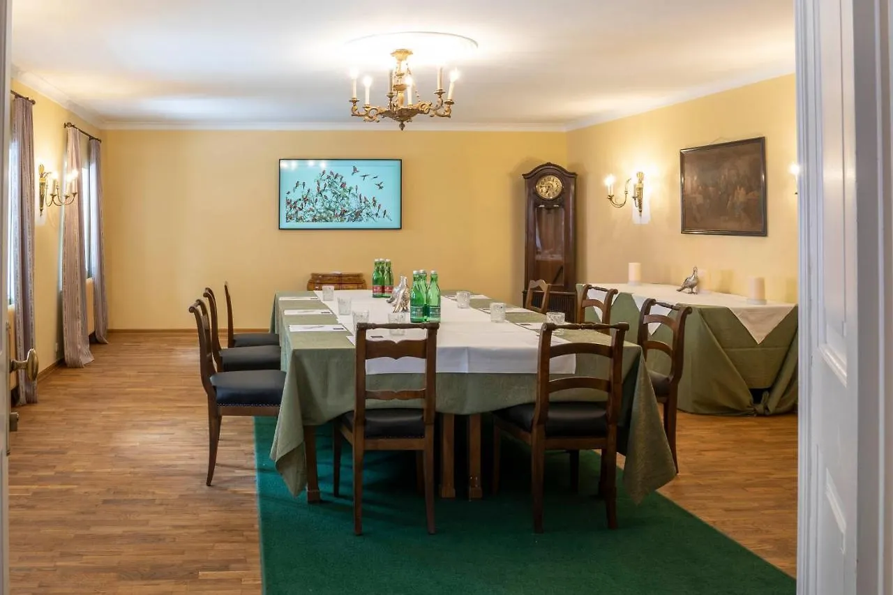 Der Schlosswirt Zu Anif - Biedermeierhotel Und Restaurant Hotel