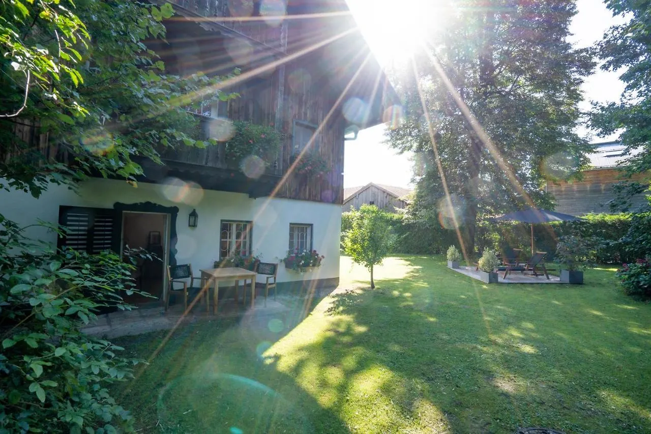 Der Schlosswirt Zu Anif - Biedermeierhotel Und Restaurant Austria