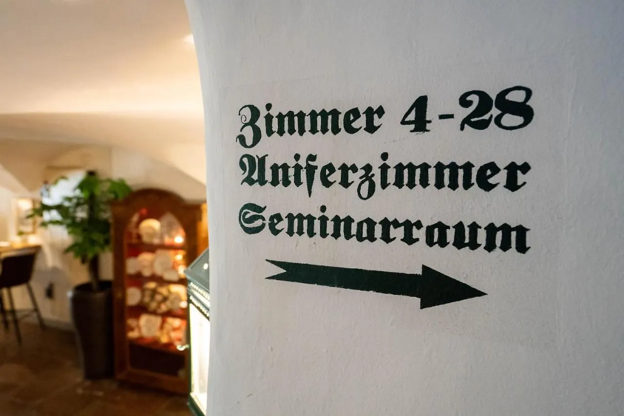 Der Schlosswirt Zu Anif - Biedermeierhotel Und Restaurant 4*,  Austria