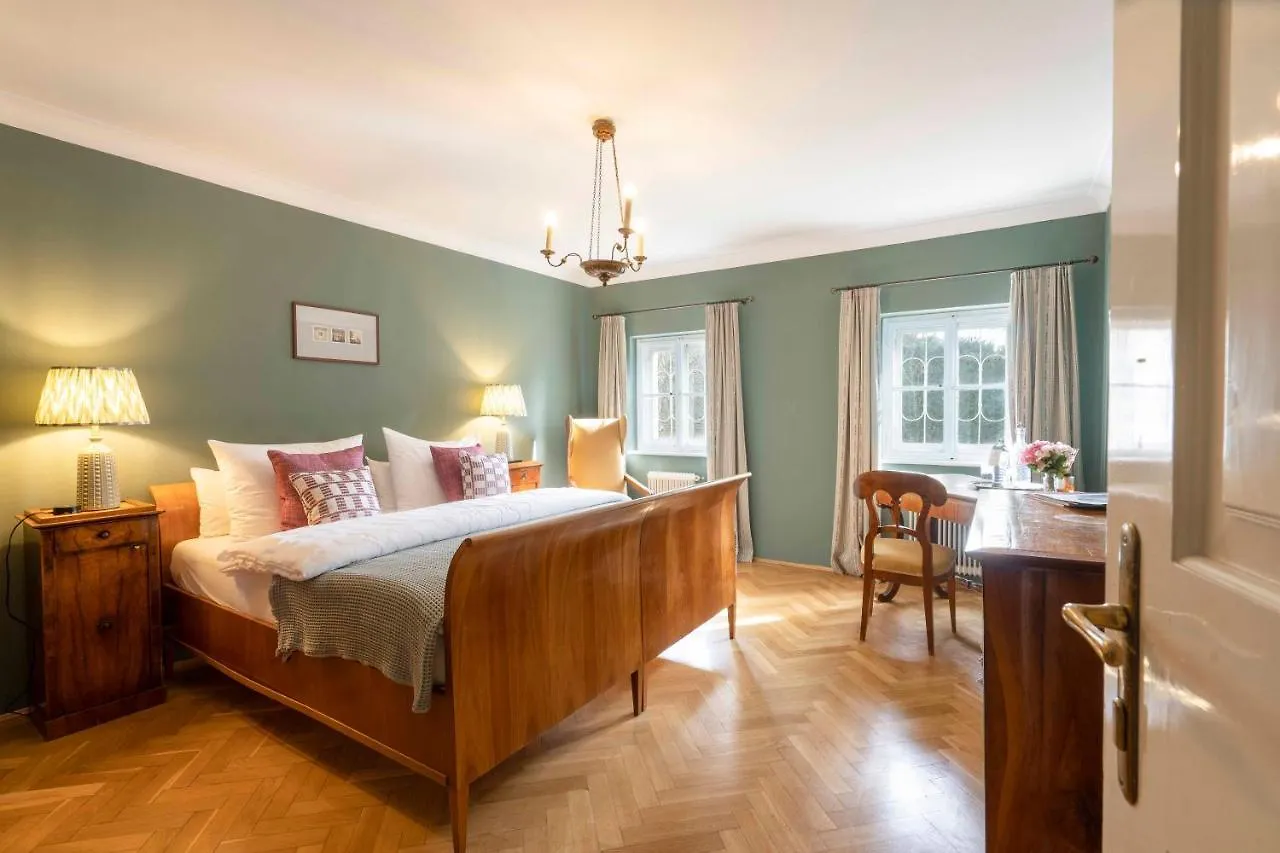 Der Schlosswirt Zu Anif - Biedermeierhotel Und Restaurant 4*,