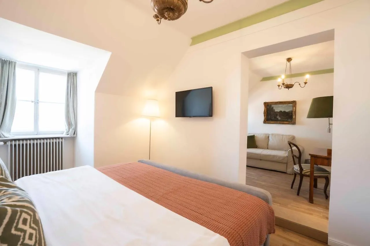 Der Schlosswirt Zu Anif - Biedermeierhotel Und Restaurant 4*,  Austria