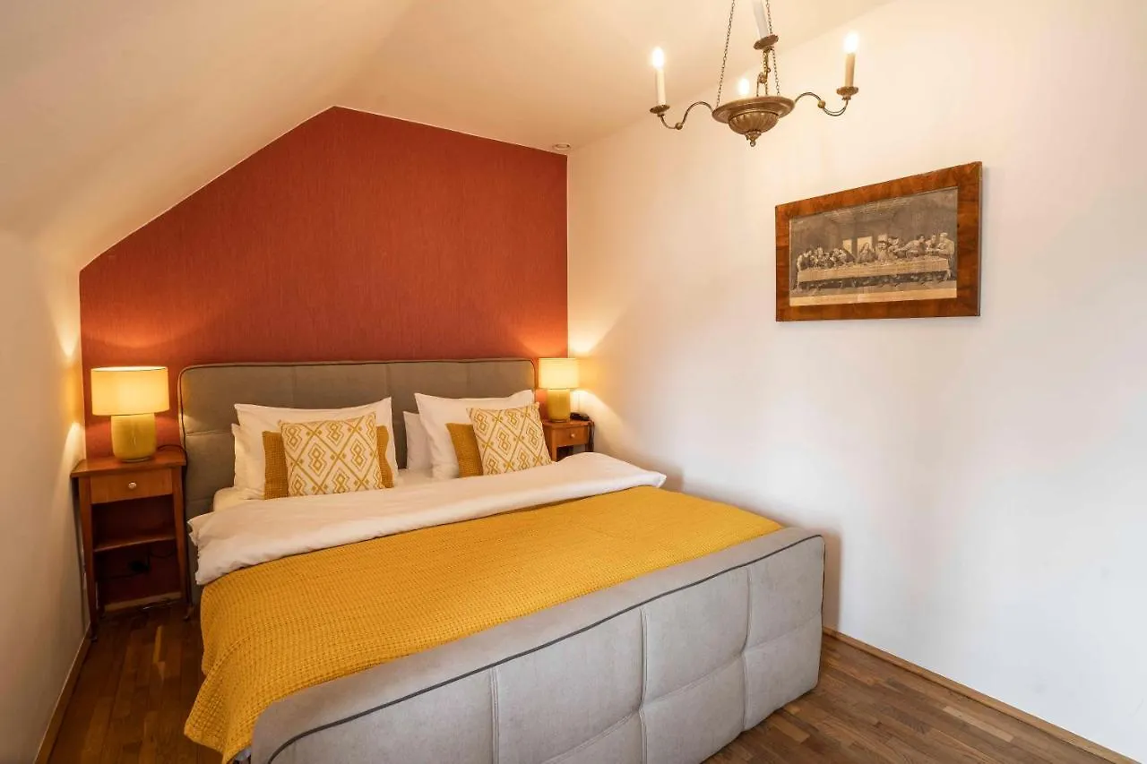 Der Schlosswirt Zu Anif - Biedermeierhotel Und Restaurant Hotel
