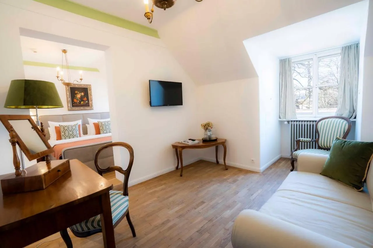Der Schlosswirt Zu Anif - Biedermeierhotel Und Restaurant 4*,