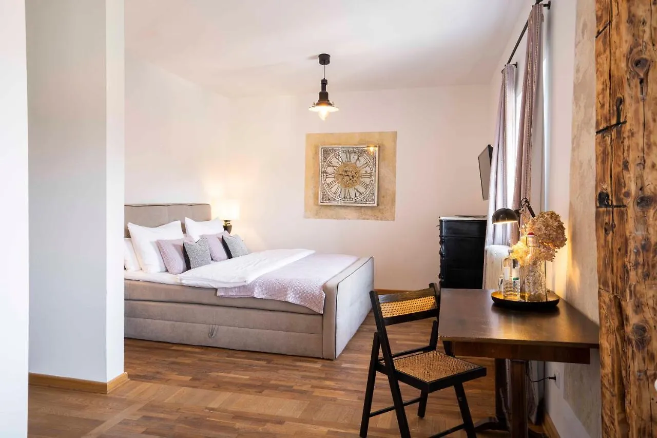 Hotel Der Schlosswirt Zu Anif - Biedermeierhotel Und Restaurant