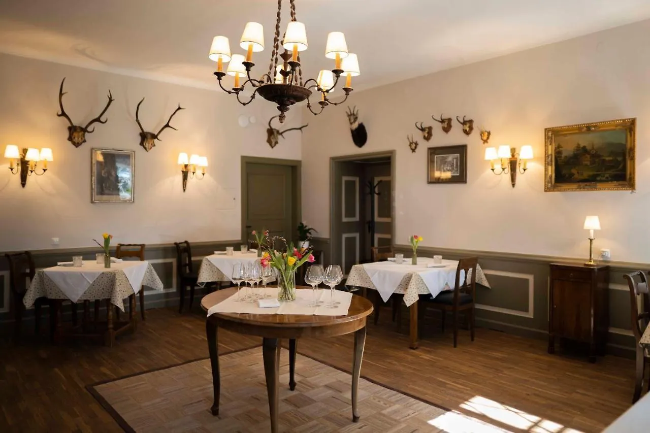 Der Schlosswirt Zu Anif - Biedermeierhotel Und Restaurant Austria