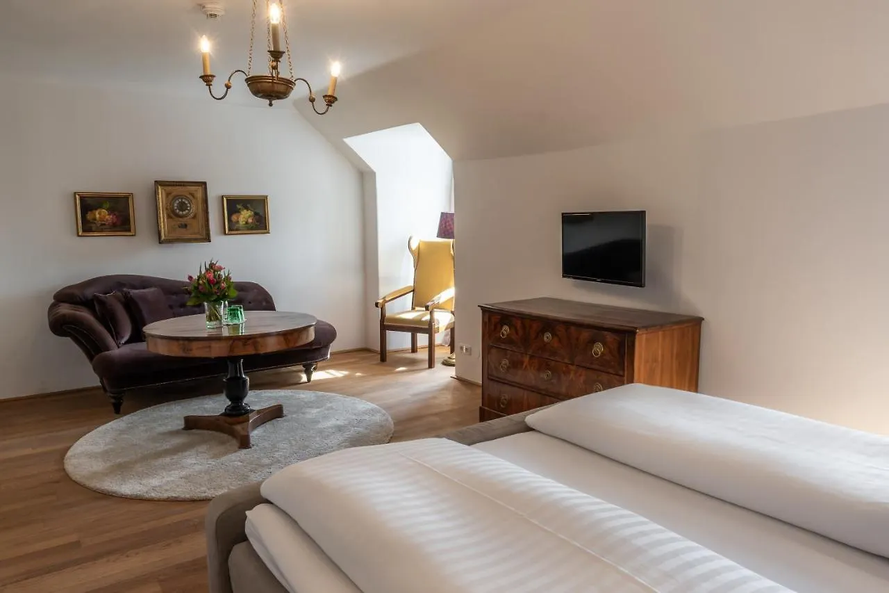Der Schlosswirt Zu Anif - Biedermeierhotel Und Restaurant Hotel