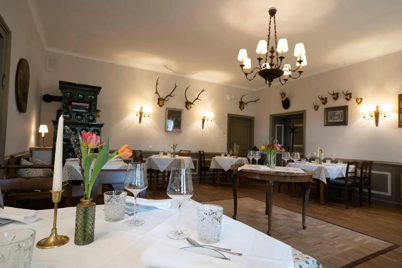 Der Schlosswirt Zu Anif - Biedermeierhotel Und Restaurant Hotel