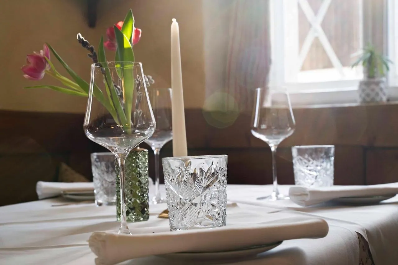 Der Schlosswirt Zu Anif - Biedermeierhotel Und Restaurant Hotel