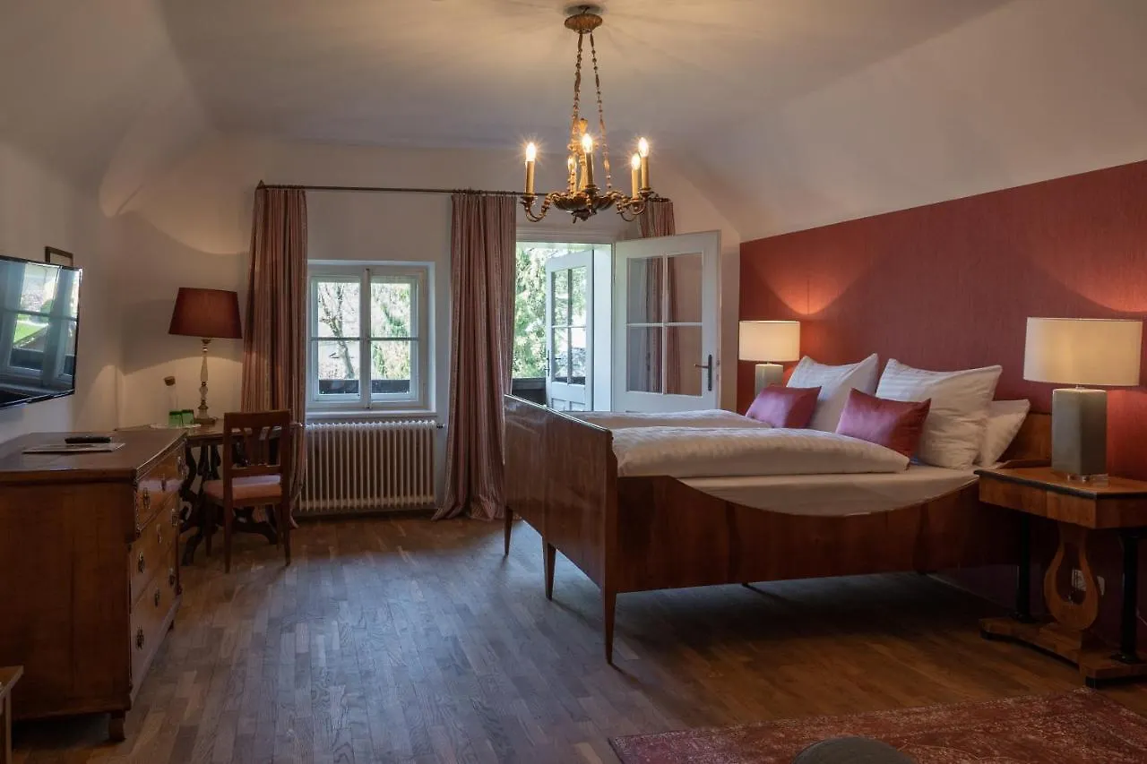 Der Schlosswirt Zu Anif - Biedermeierhotel Und Restaurant