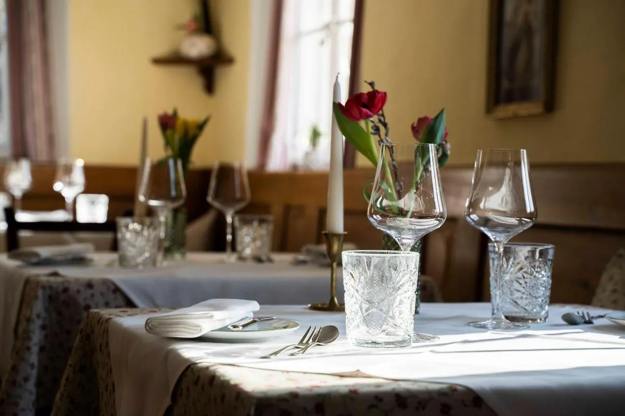 Der Schlosswirt Zu Anif - Biedermeierhotel Und Restaurant