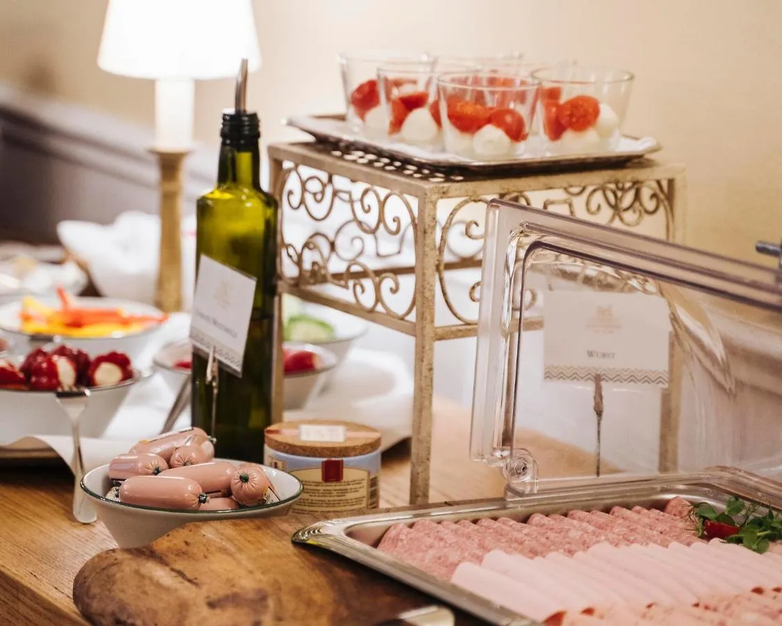 **** Hotel Der Schlosswirt Zu Anif - Biedermeierhotel Und Restaurant Austria