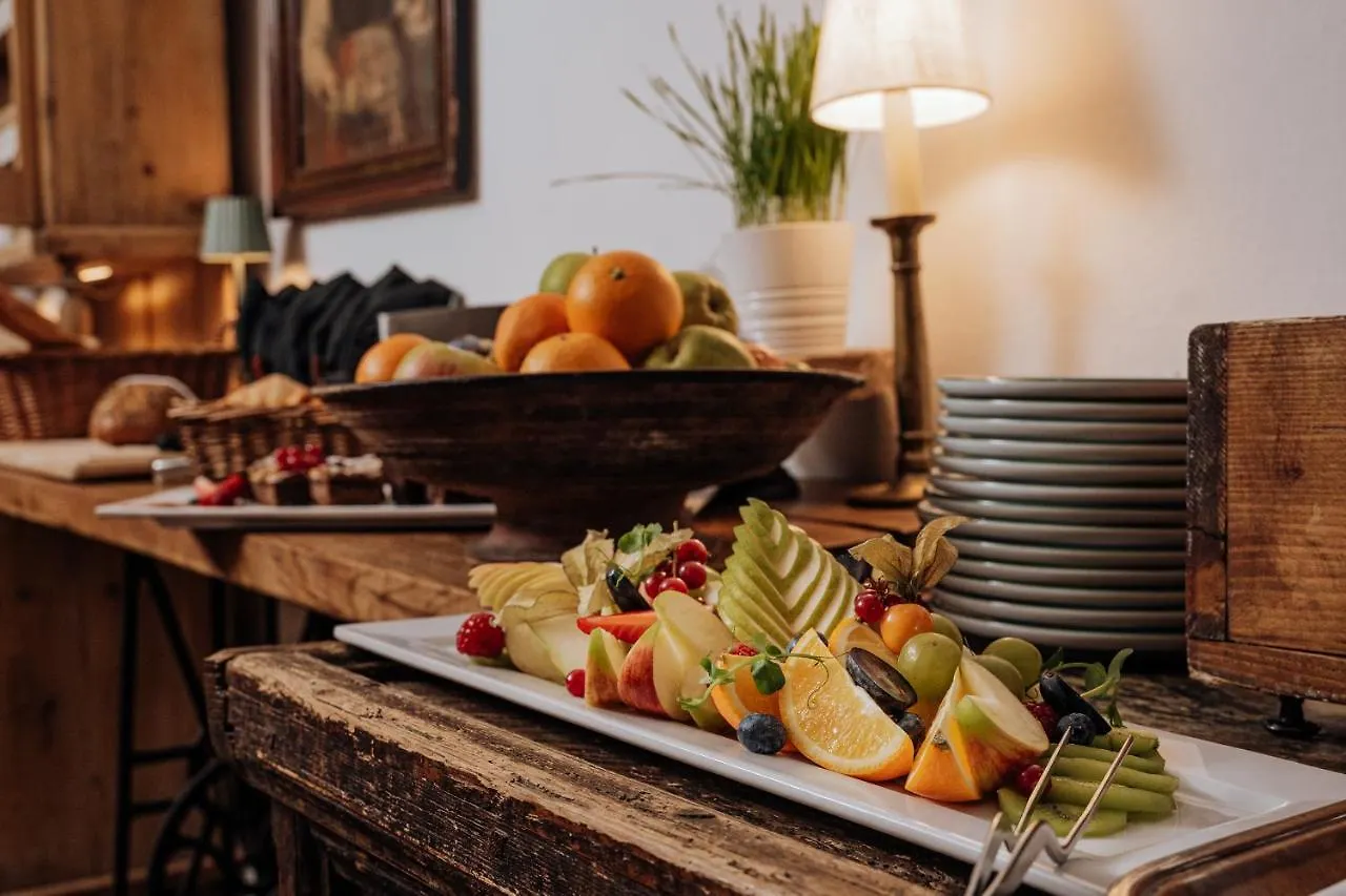 Hotel Der Schlosswirt Zu Anif - Biedermeierhotel Und Restaurant