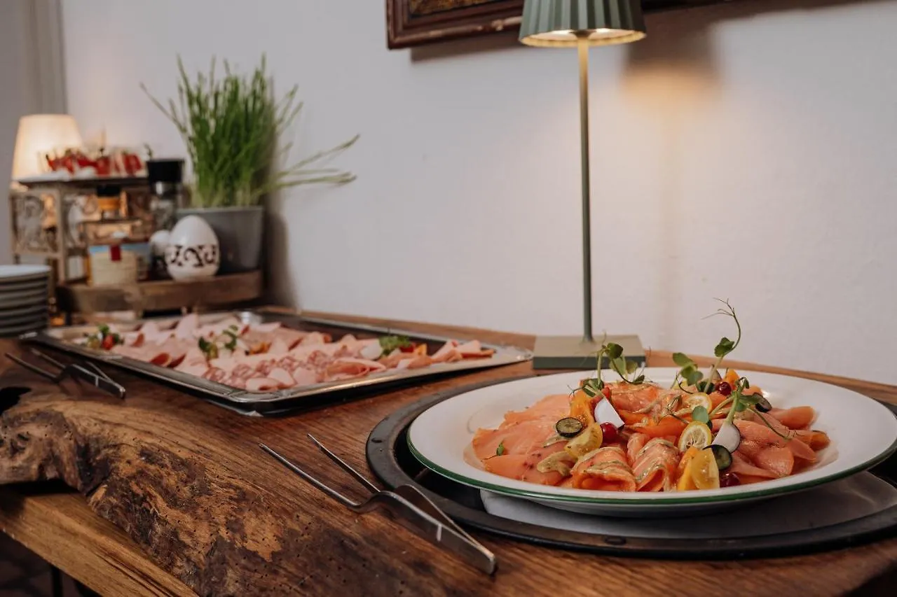 Der Schlosswirt Zu Anif - Biedermeierhotel Und Restaurant Austria