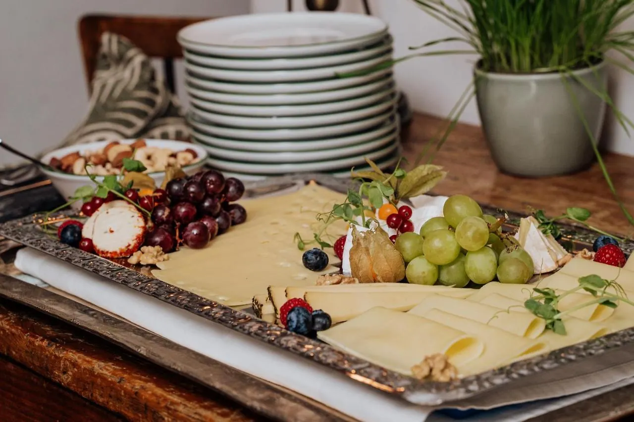 **** Hotel Der Schlosswirt Zu Anif - Biedermeierhotel Und Restaurant Austria