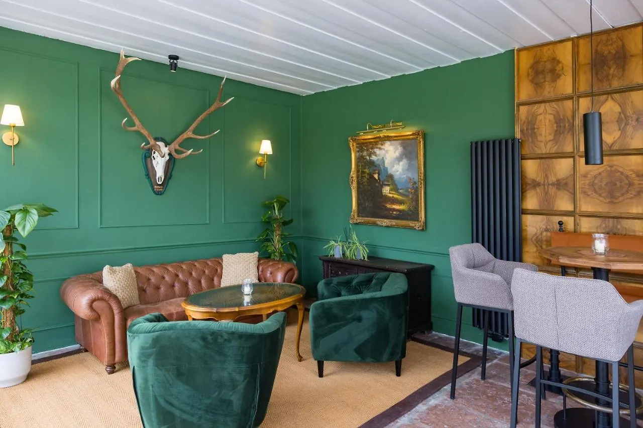 Der Schlosswirt Zu Anif - Biedermeierhotel Und Restaurant