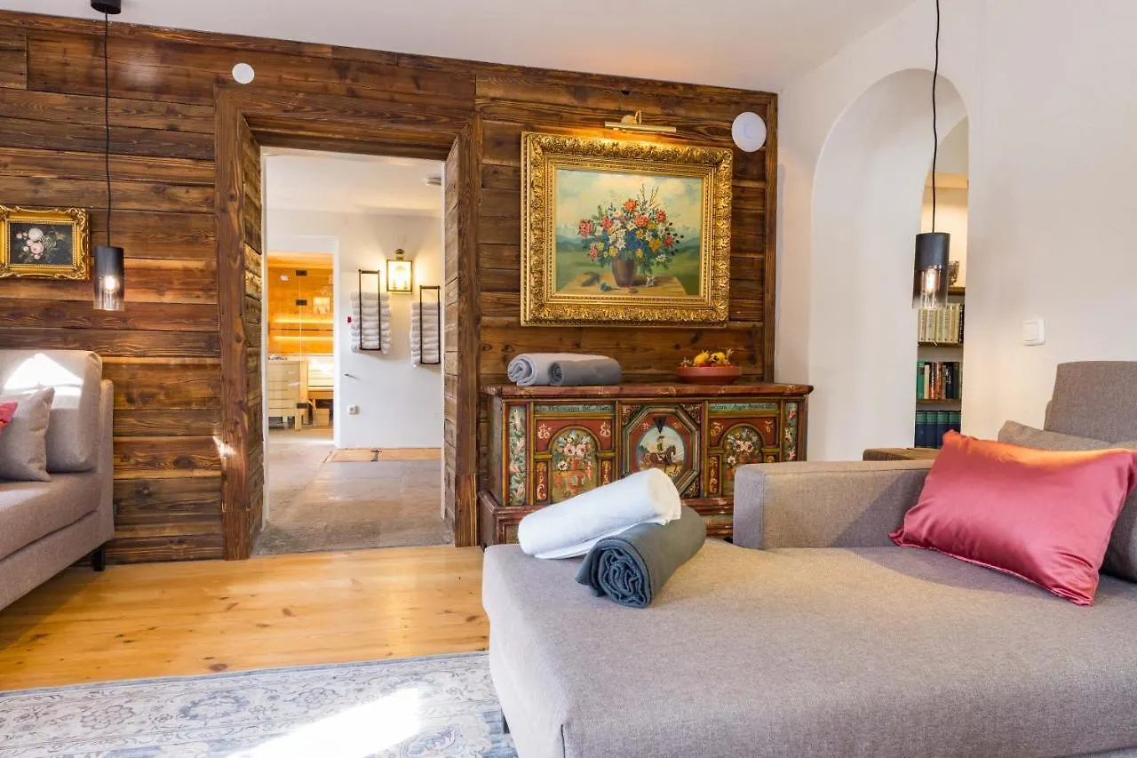 Der Schlosswirt Zu Anif - Biedermeierhotel Und Restaurant 4*,