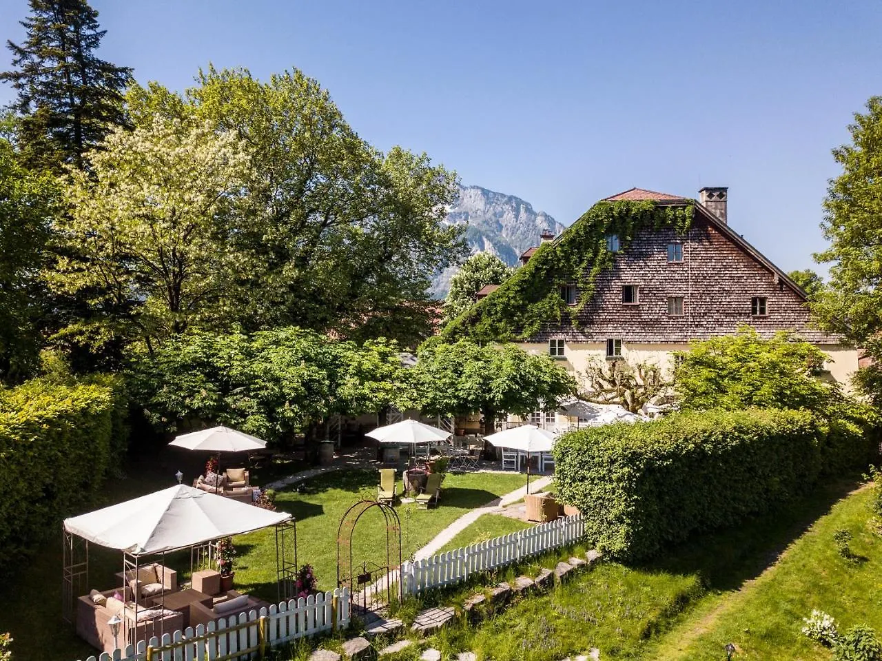 Der Schlosswirt Zu Anif - Biedermeierhotel Und Restaurant Hotel